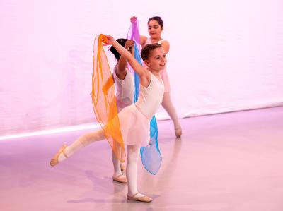 Young Cecchetti ballet dancers